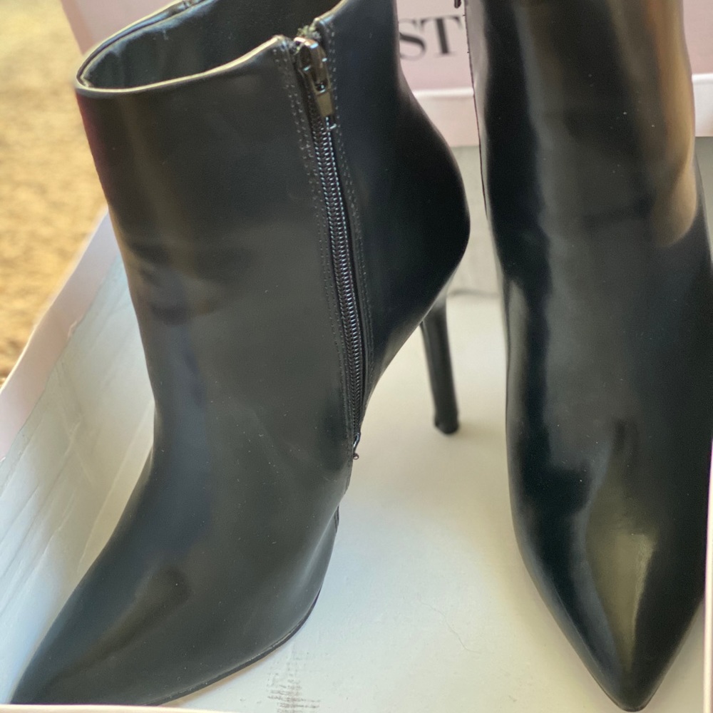 Natima Stiletto Bootie
